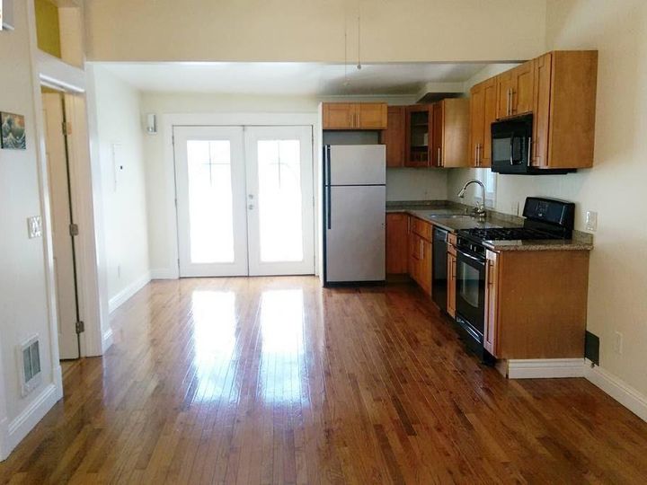 2945 Myrtle St, Oakland, CA | . Photo 4 of 25