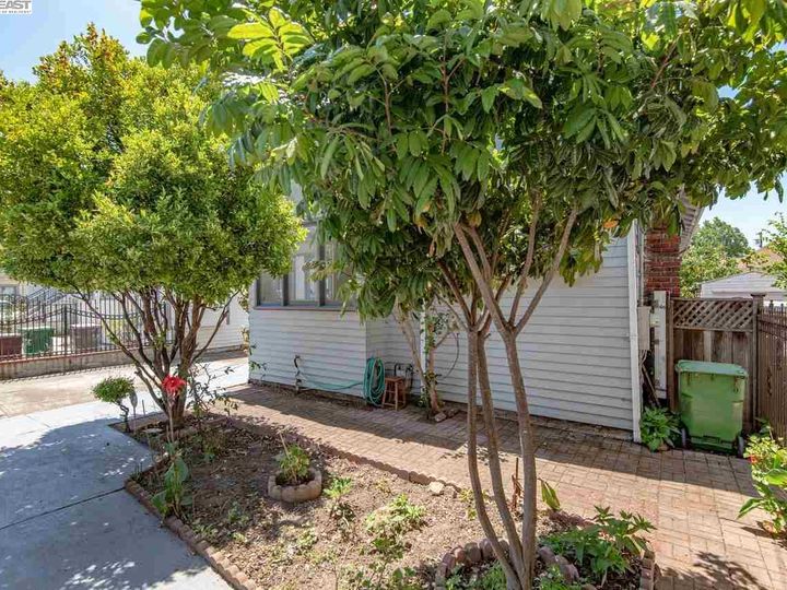 3043 Logan St, Oakland, CA | Foothill. Photo 2 of 31