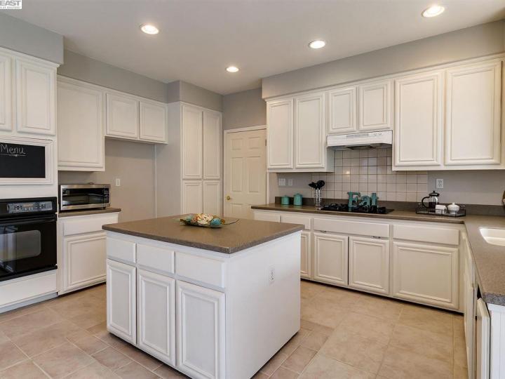 314 Ridgeview Ave, Tracy, CA | Glenbriar. Photo 17 of 37