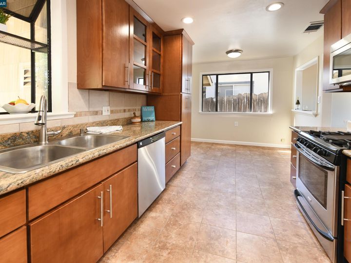 3151 Ida Dr, Concord, CA | Holbrook Heights. Photo 13 of 39