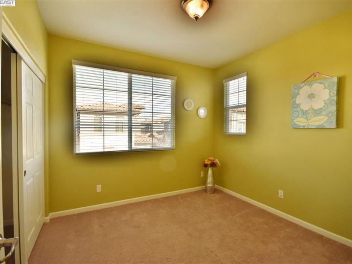 34189 Via Lucca, Fremont, CA, 94555 Townhouse. Photo 18 of 40
