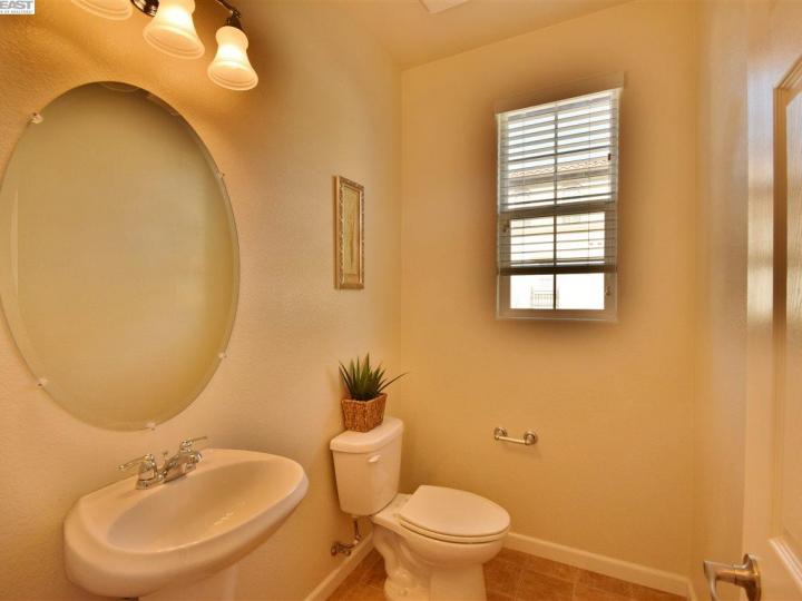 34189 Via Lucca, Fremont, CA, 94555 Townhouse. Photo 26 of 40