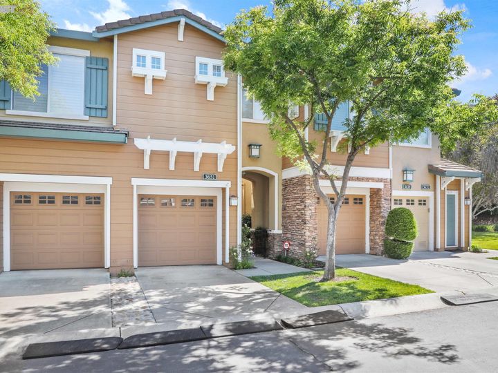 3651 Pinon Canyon Ct, Castro Valley, CA, 94552 Townhouse. Photo 3 of 47
