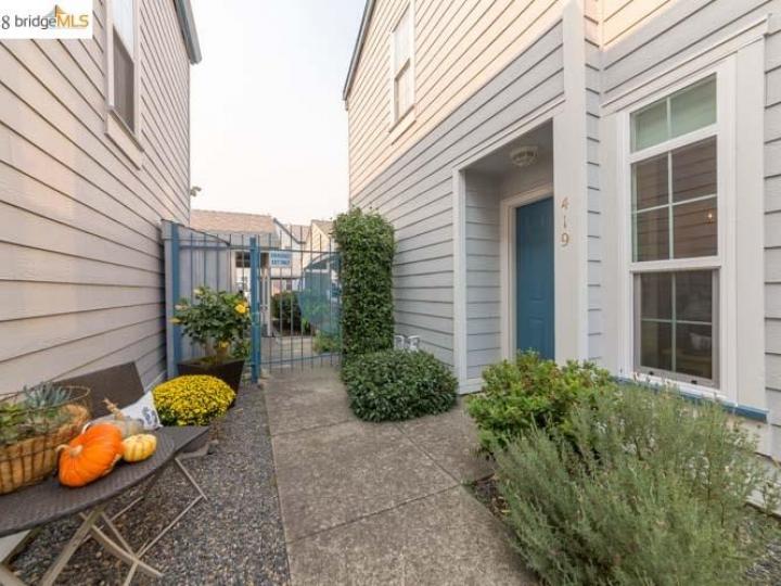 419 Commodore Dr, Richmond, CA, 94804 Townhouse. Photo 16 of 28