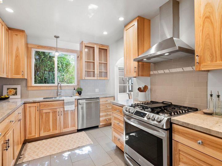 4272 Detroit Ave, Oakland, CA | Redwood Heights. Photo 14 of 55