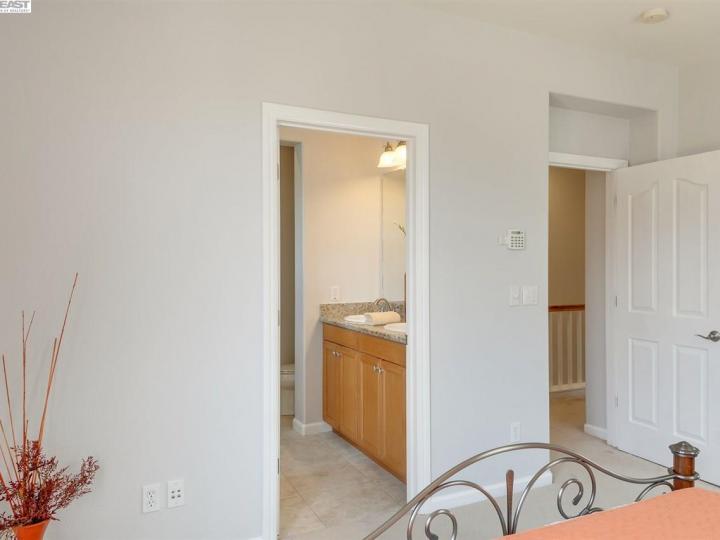 43268 Giovanni Ter, Fremont, CA, 94539 Townhouse. Photo 13 of 21