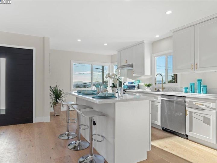 4680 Davenport Ave, Oakland, CA | Redwood Heights. Photo 11 of 29