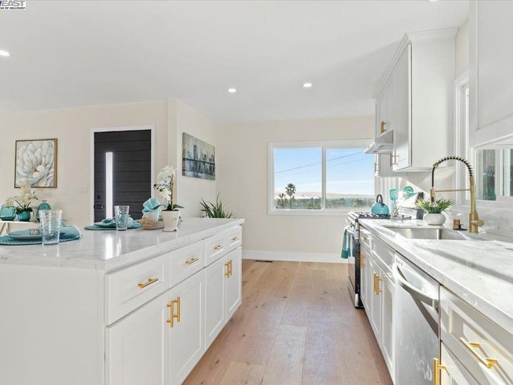 4680 Davenport Ave, Oakland, CA | Redwood Heights. Photo 12 of 29