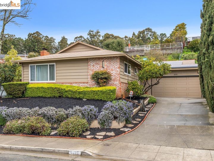4935 Stacy St, Oakland, CA | Grass Valley. Photo 1 of 60