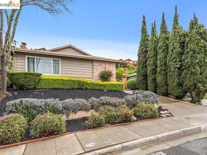 4935 Stacy St, Oakland, CA | Grass Valley. Photo 3 of 60