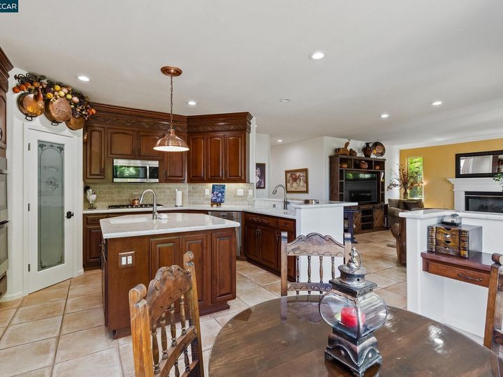 5253 Ambleside Dr, Concord, CA | Crystal Ranch. Photo 19 of 60