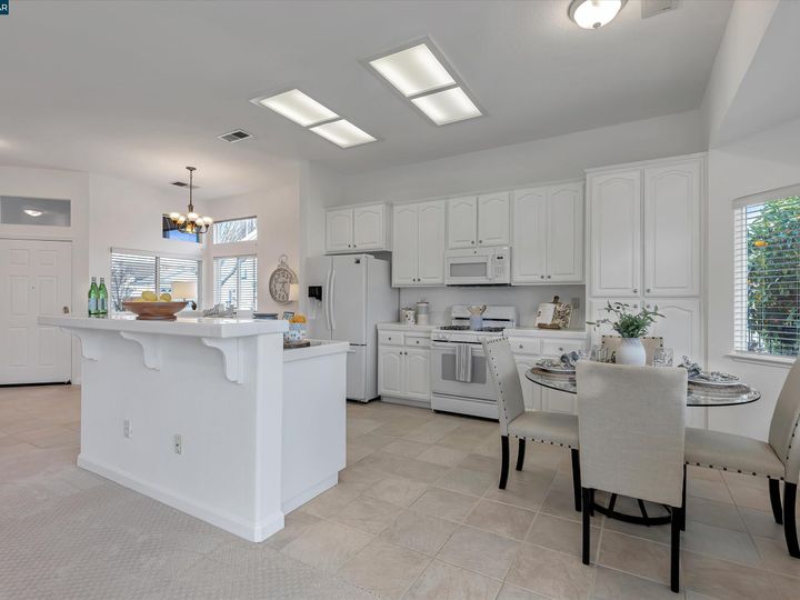 530 Central Park Pl, Brentwood, CA | Summerset 1. Photo 5 of 47