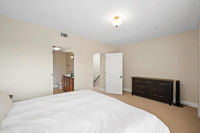 5753 White Oak Ave #20, Encino (los Angeles), CA, 91316 Townhouse. Photo 13 of 21
