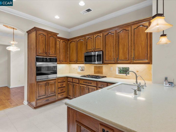 587 Valmore Pl, Brentwood, CA | Summerset 3. Photo 12 of 52