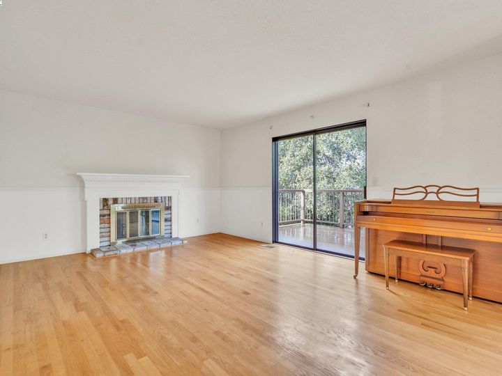 6070 Slopeview, Castro Valley, CA | Columbia. Photo 19 of 59