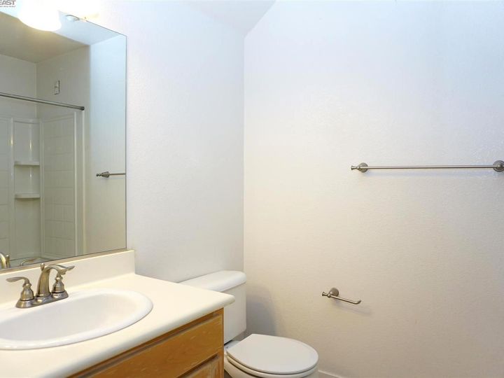 6083 Old Quarry Loop, Oakland, CA, 94605 Townhouse. Photo 15 of 27