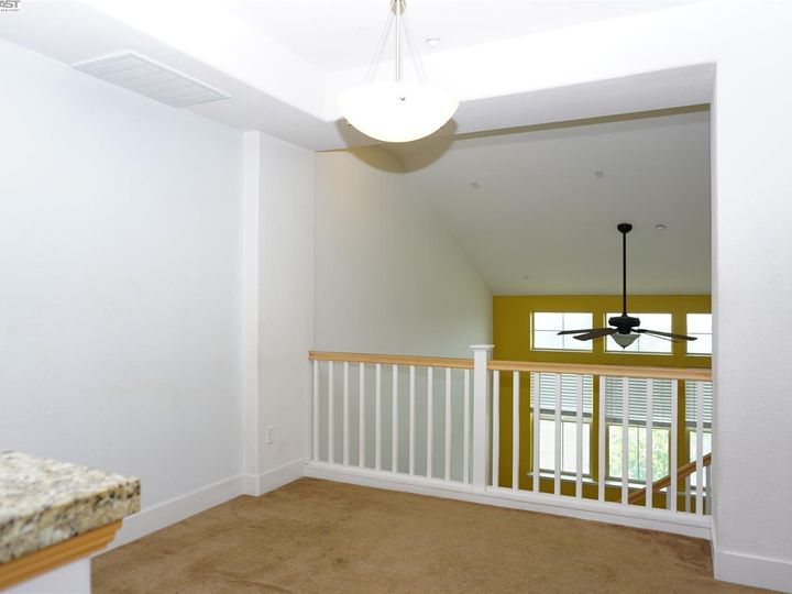 6083 Old Quarry Loop, Oakland, CA, 94605 Townhouse. Photo 6 of 27