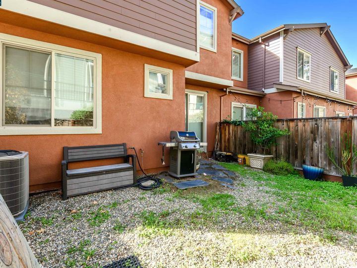 6512 Bayview Dr, Oakland, CA, 94605 Townhouse. Photo 29 of 30