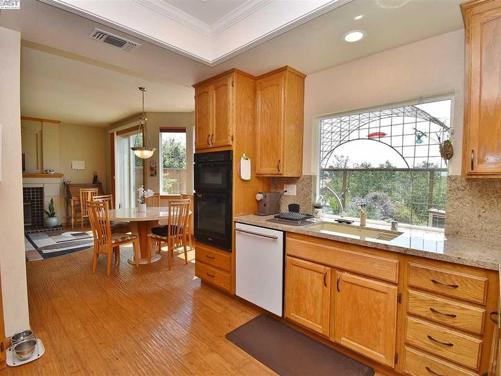 6593 Crestwood Dr, Castro Valley, CA | Palomares Hills. Photo 10 of 40