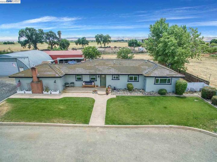 8686 W Canal Blvd, Tracy, CA | Country Property. Photo 2 of 35