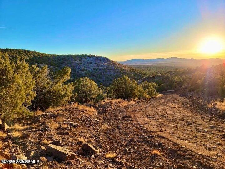 Tbd W Peaceful View Tr, Seligman, AZ | 5 Acres Or More. Photo 1 of 18