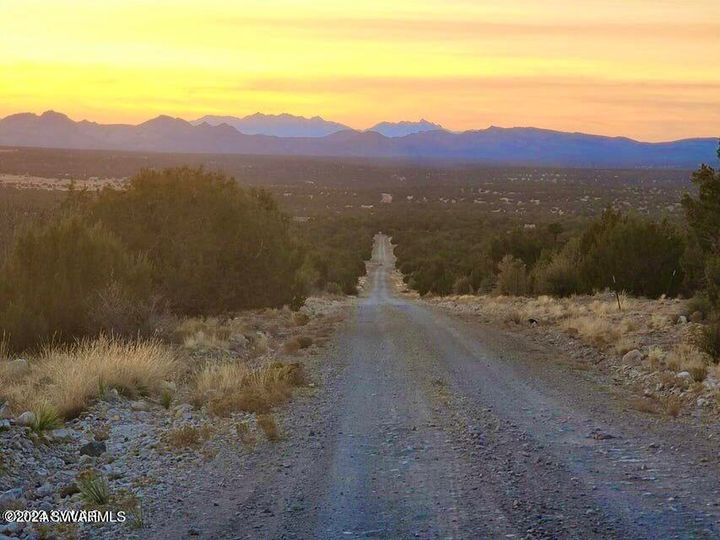 Tbd W Peaceful View Tr, Seligman, AZ | 5 Acres Or More. Photo 3 of 18