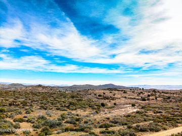 11480 S Hackberry Rd, Mayer, AZ | 5 Acres Or More. Photo 3 of 21