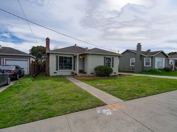 129 Clifford Ave, Watsonville, CA | . Photo 2 of 37