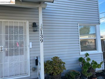 139 Collins St Richmond CA Multi-family home. Photo 3 of 34