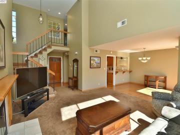 21180 Greenwood Cir, Castro Valley, CA, 94552 Townhouse. Photo 4 of 40