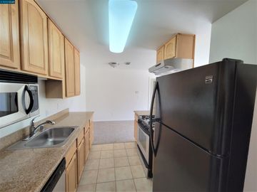 Lakeview condo #. Photo 6 of 24