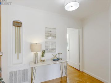 2723 37th Ave, San Francisco, CA | Outer Parkside. Photo 6 of 33