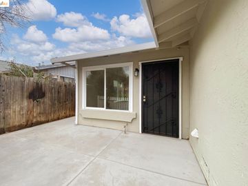 28 Lou Ann Pl, Pittsburg, CA, 94565 Townhouse. Photo 2 of 22