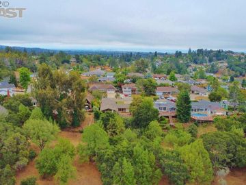 4488 Hillsborough Dr, Castro Valley, CA | Parson Estate. Photo 4 of 60