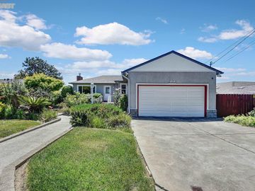 4959 Kathleen Ave, Castro Valley, CA | Upper Valley. Photo 2 of 34
