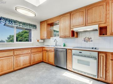 4959 Kathleen Ave, Castro Valley, CA | Upper Valley. Photo 5 of 34