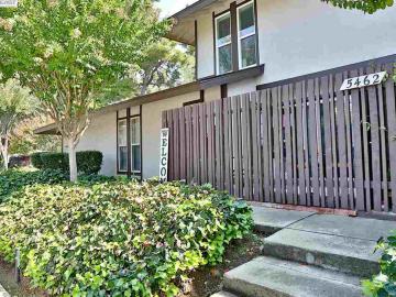 5462 Roundtree Dr #B, Concord, CA, 94521 Townhouse. Photo 2 of 16