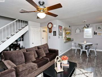 5462 Roundtree Dr #B, Concord, CA, 94521 Townhouse. Photo 5 of 16