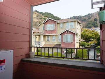 6083 Old Quarry Loop, Oakland, CA, 94605 Townhouse. Photo 4 of 27