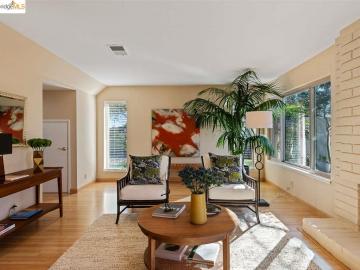 67 Turtle Creek St, Oakland, CA, 94605 Townhouse. Photo 4 of 29
