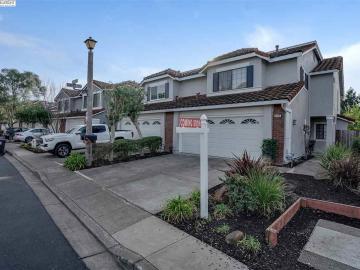 6889 Lariat Ln Castro Valley CA Multi-family home. Photo 2 of 40